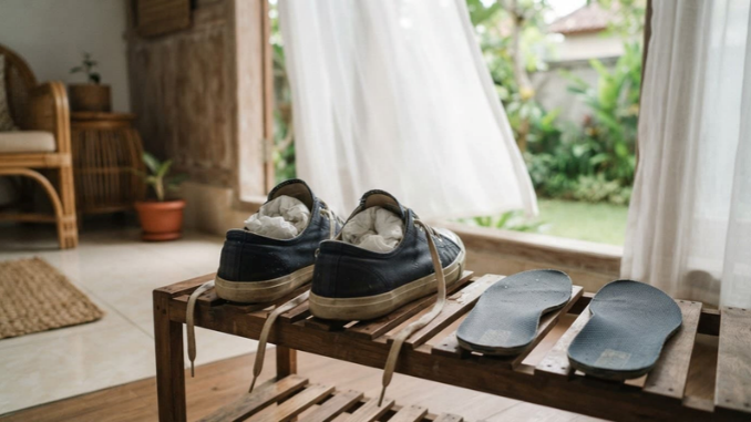Rawat Insole dan Tali Sepatu